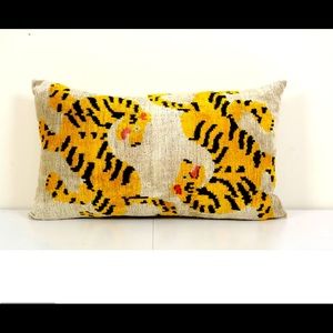 Velvet Tiger Lumbar Throw Pillow Case